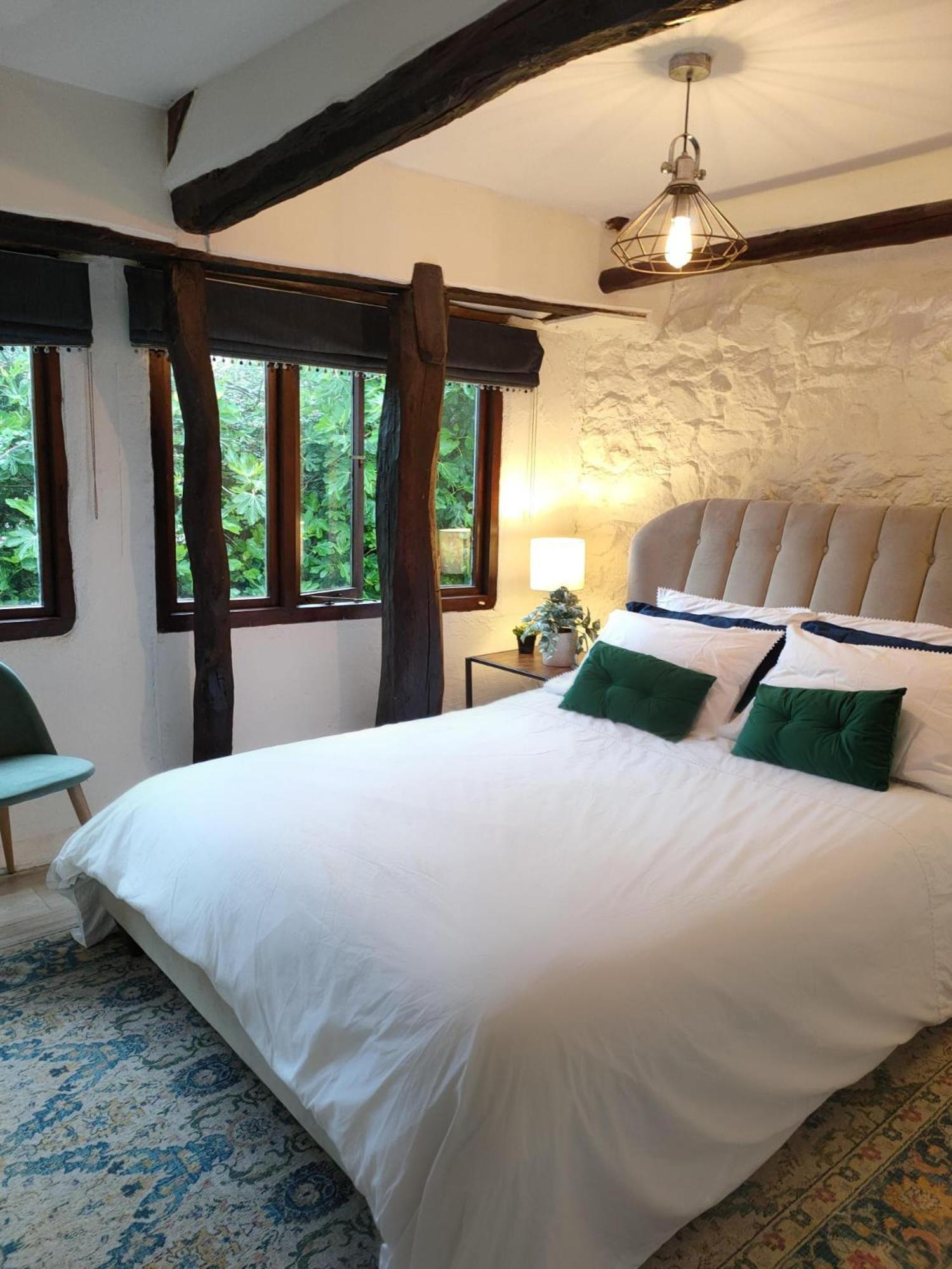 Historic Property With Stunning Views Hennock Екстер'єр фото